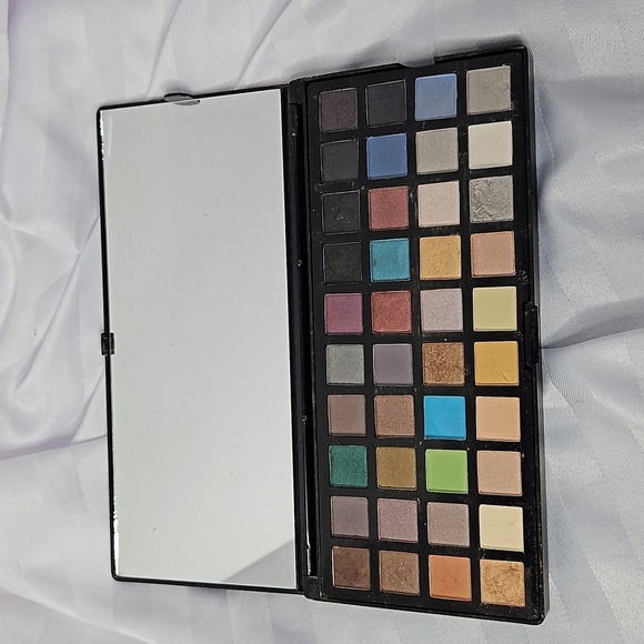 EYE AND FACE PALETTE - Picture 7 of 9